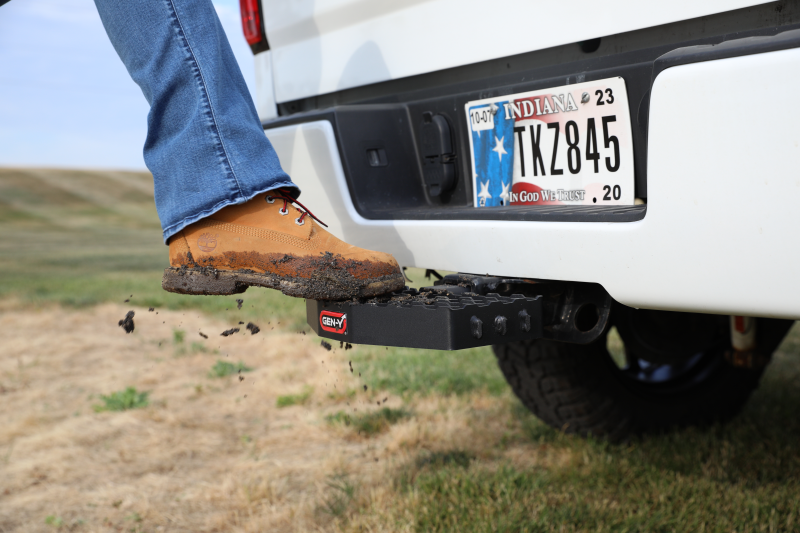 Gen-Y Phantom 2in Shank 400lb Capacity Serrated Hitch Step
