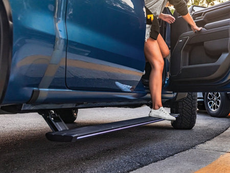 AMP Research 21-26 Chevrolet Suburban PowerStep Vision