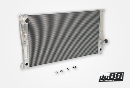 do88 07-13 BMW 135i/335i N54/N55 (E82/E88/E9X) Automatic Radiator