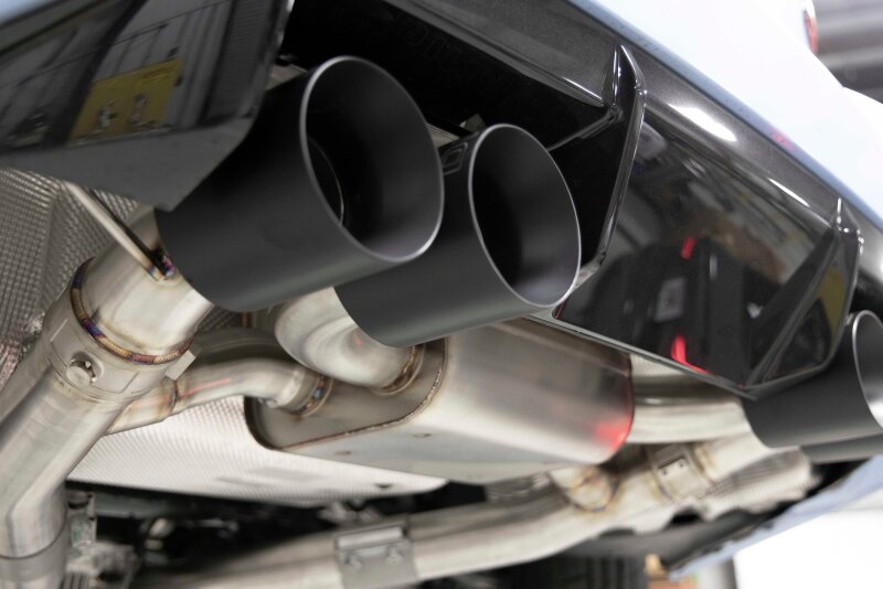 Dinan 23-26 BMW M2 (G87) Valved Axleback Exhaust System - Black Tips